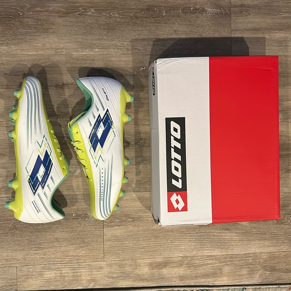 Men’s Lotto Soccer Cleats